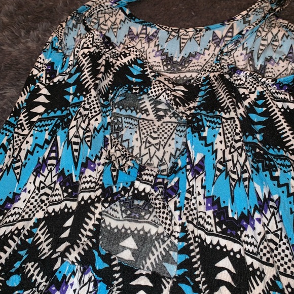 Pattern Open Back Romper - Picture 4 of 5